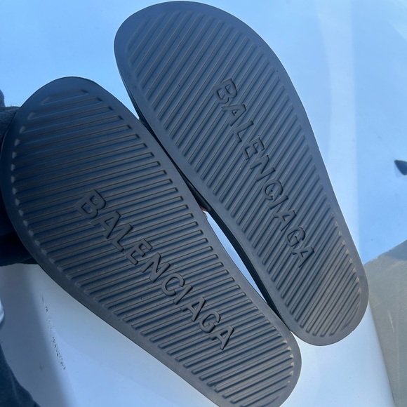 Men’s slides - Picture 1 of 4